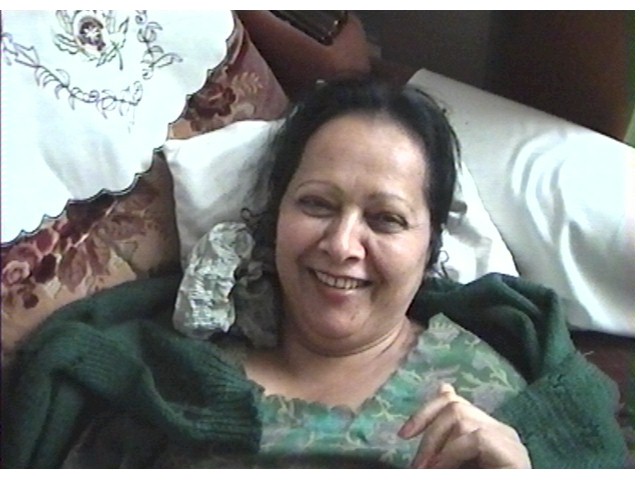 mumsofa.jpg (67227 bytes)